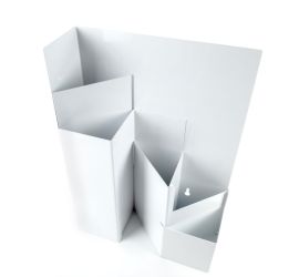 Een leeg opbergrek voor kabelbinders, schuin van boven gefotografeerd, op een witte achtergrond.