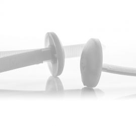 Twee naturel kunststof kabelbinders met ronde sluitkop (voor een chassis), zijaanzicht, waarvan één gebonden.;Twee naturel kunststof kabelbinders met ronde sluitkop (voor een chassis), waarvan één bevestigd op een frame.;Technische tekening van kabelbinde