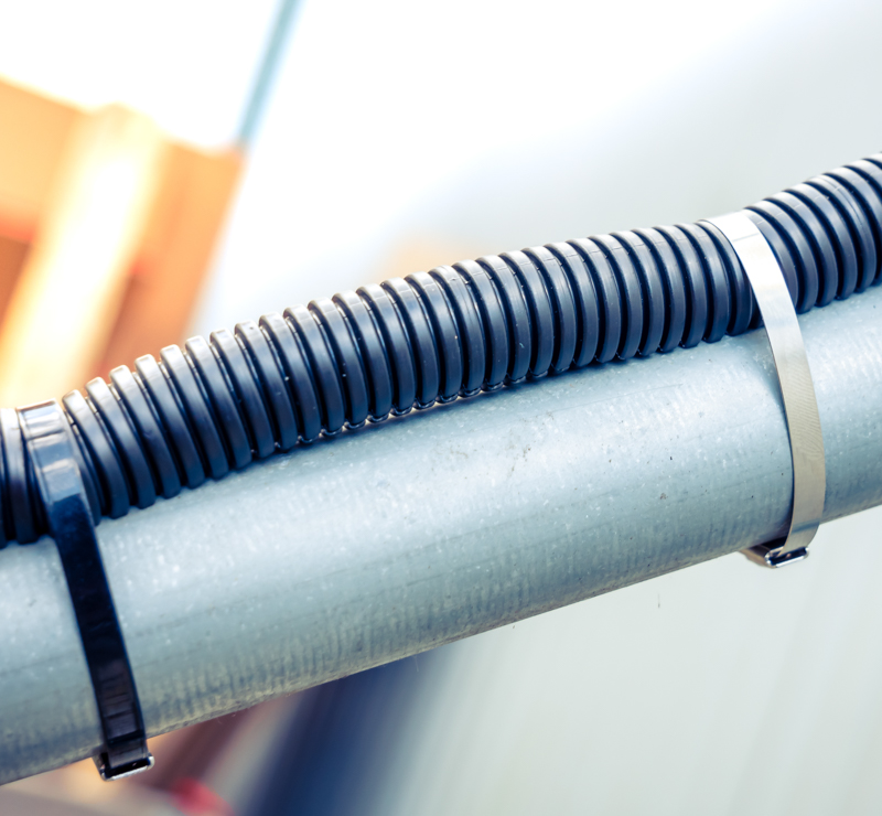 Colliers de serrage en inox pour l’industrie de la construction navale 